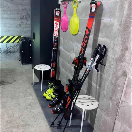 Апартаменты Alpine With Garage